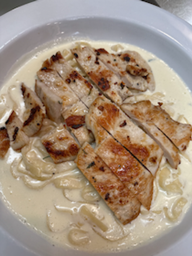 FETTUCCINE ALFREDO W/ GRILLED CHX