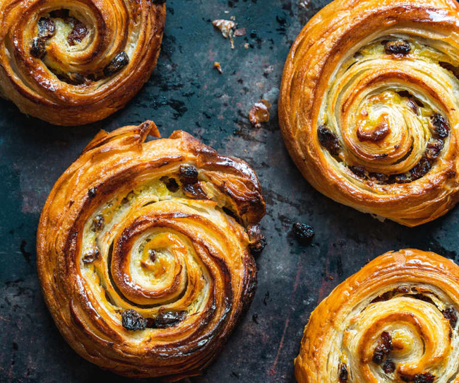 CINNAMON ROLL CROISSANT