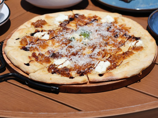 10" Pie Caramelized Onion & Mushroom
