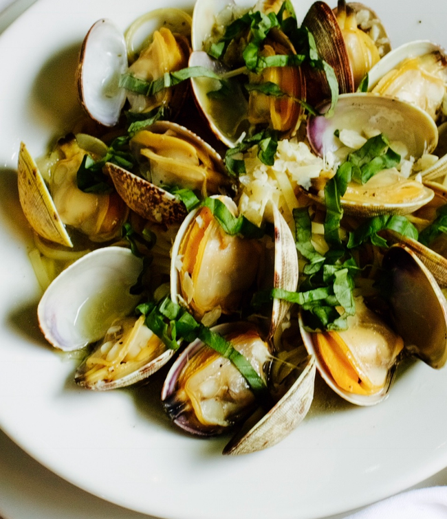 LINGUINE AND CLAMS