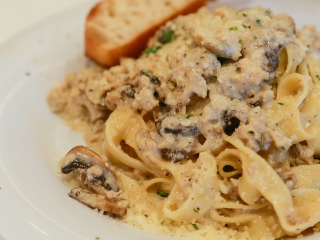 CHEF SPECIAL - Fettucine Al Funghi