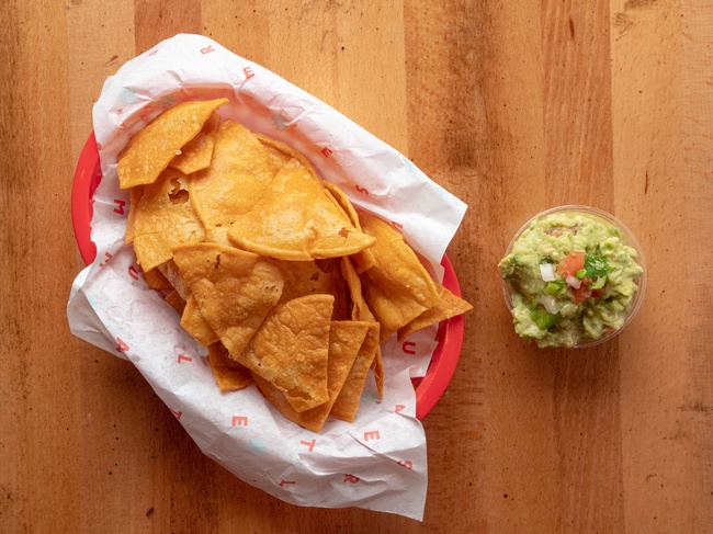 SMALL HOMEMADE CHIPS & GUAC