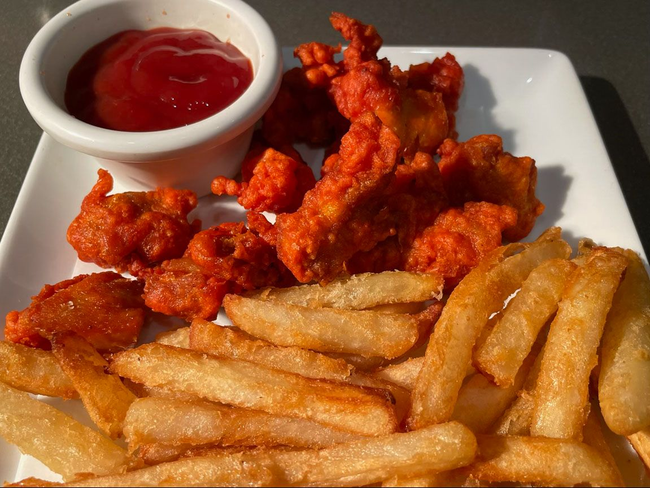 KM1. 8 Piece Chicken Nuggets & Fries ❤