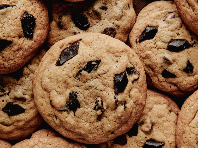 CHOCOLATE CHIP COOKIE