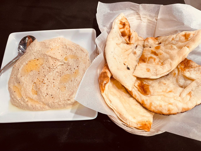 DC1. Original Hummus with Plain Naan
