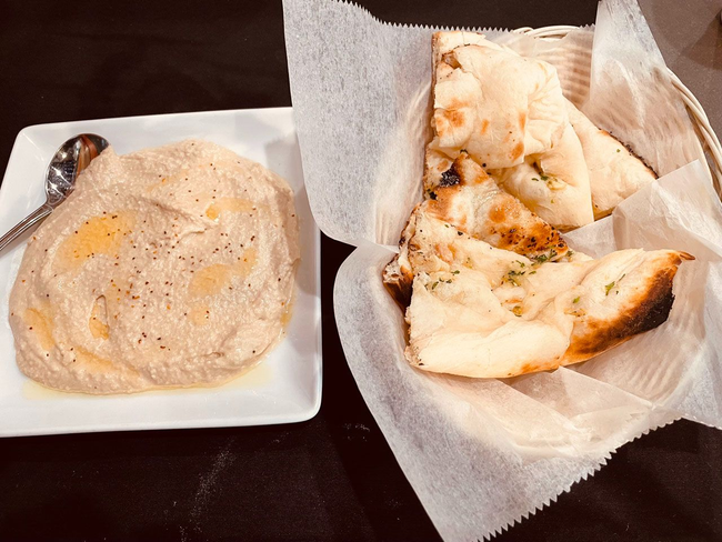 DC2. Original Hummus with Garlic Naan