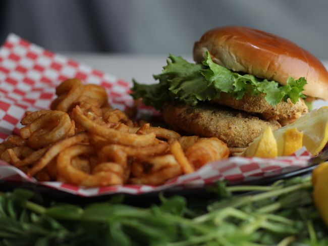 FAREWELL FAVORITE (Friday-Sunday) Fish Sandwich Combo/ With Drink