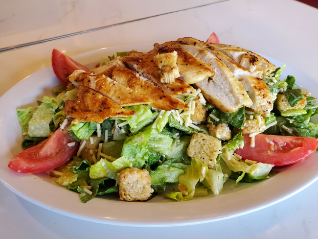 (23) CHICKEN CAESAR SALAD ENTREE