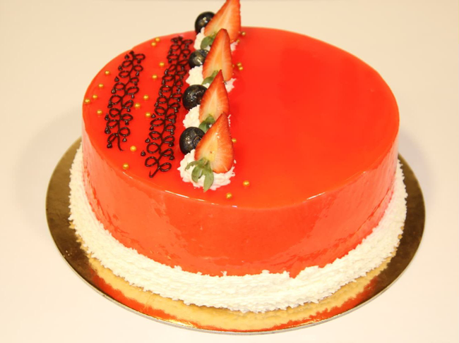 Strawberry Cake 8"