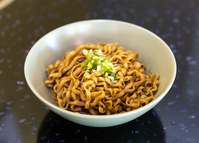 Flat Noodles with Chili Oil Flavor | 麻辣乾拌拉麵