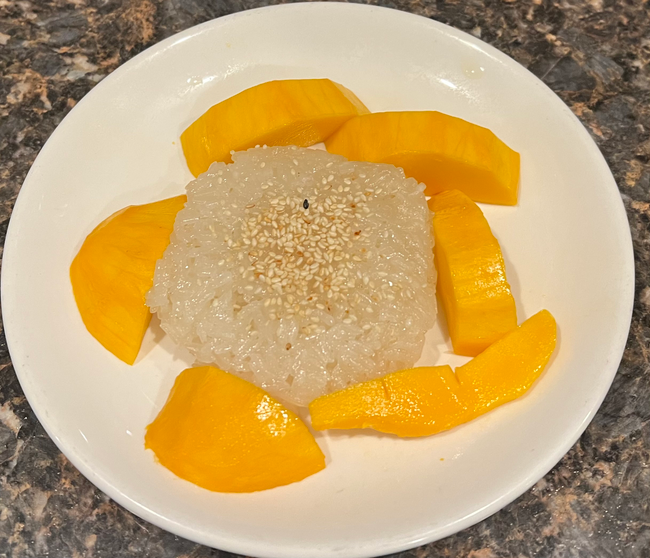 Sticky Rice w/ Mango (seasonal)