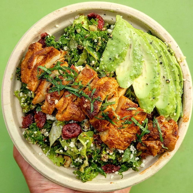 Quinoa Kale Salad w. Chicha Chicken Thighs