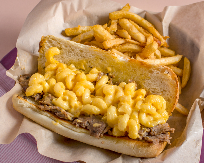 Mac N Cheesesteak