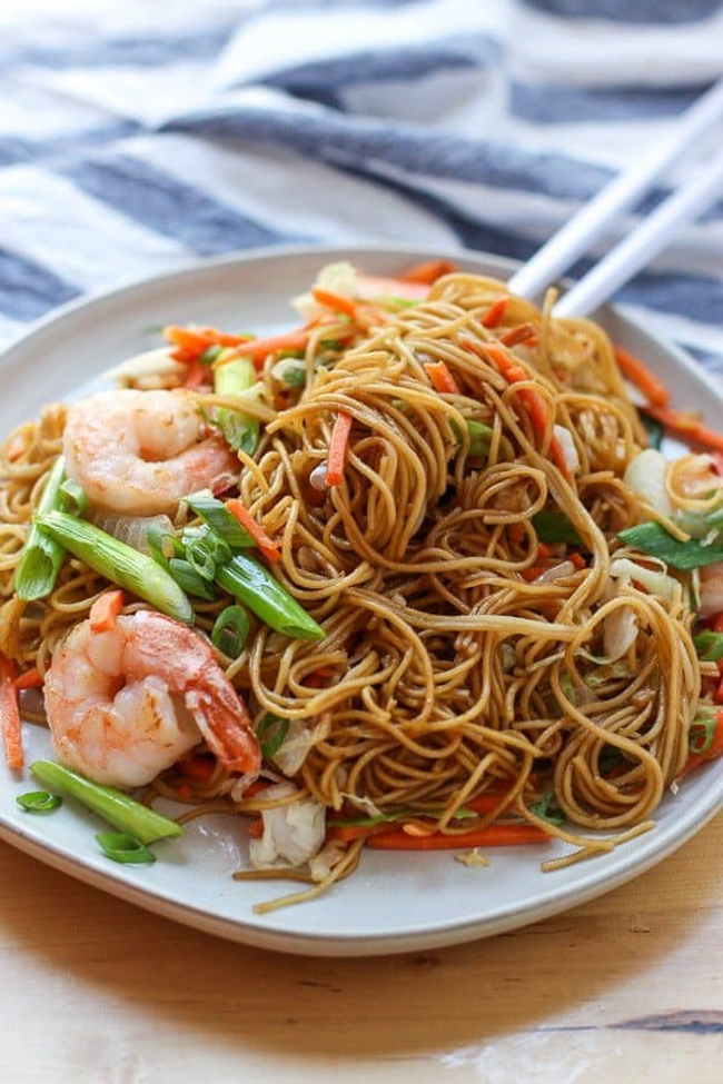 44. Shrimp Stir-fry egg noodle - Mì xào tôm