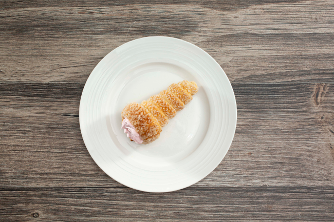 CREAM ROLL STRAWBERRY EACH.