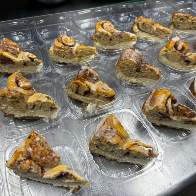 Cinnamon Roll Cheesecake