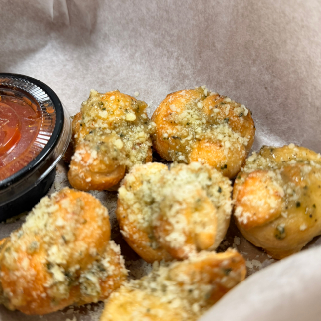 Specialty Pizza and Garlic Knots