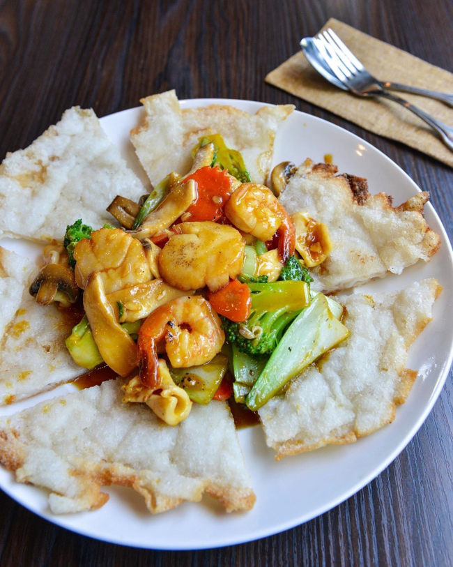 Crispy Rice Noodles with Seafood