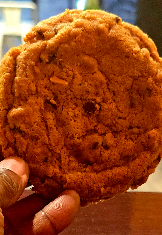 TOFFEE CHOCOLATE CHIP COOKIE