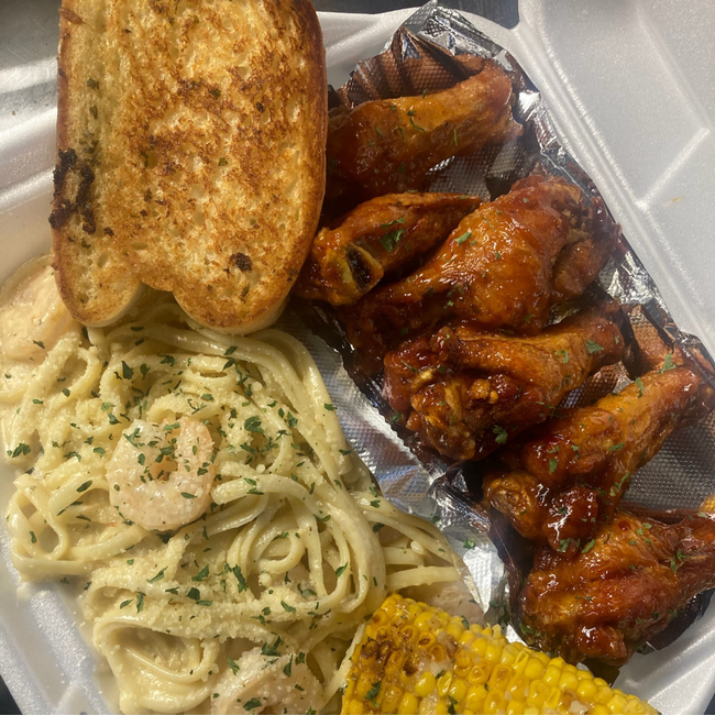 Alfredo Pasta and 6pc Wing Combo
