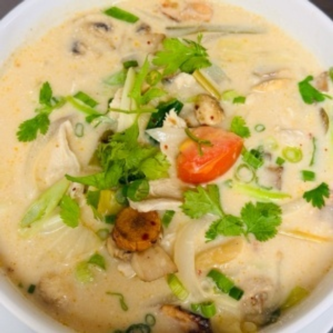 V9 Tom Kha