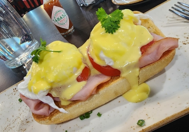 Classic Eggs Benedict
