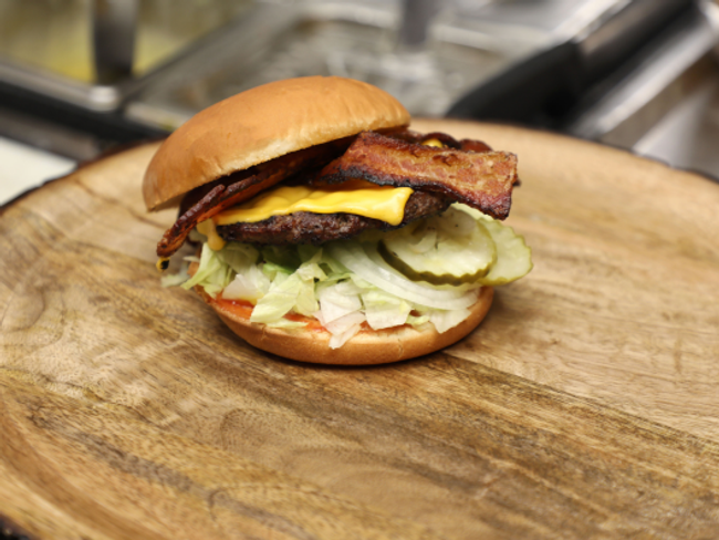 CHAR-BROILED BACON CHEESEBURGER