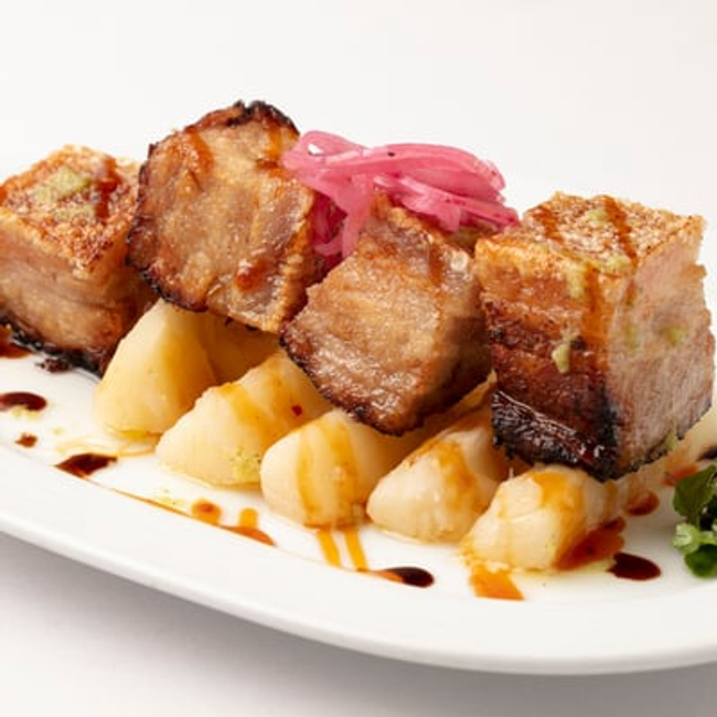 CHICHARRON CON YUCA FAMILY STYLE (FEEDS 5)