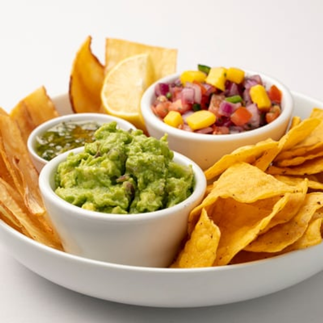 GUACAMOLE CATERING STYLE (FEEDS 10)