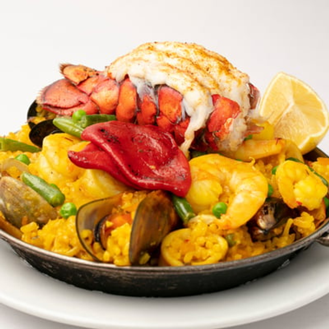 PAELLA MARINARA FAMILY STYLE (FEEDS 5)