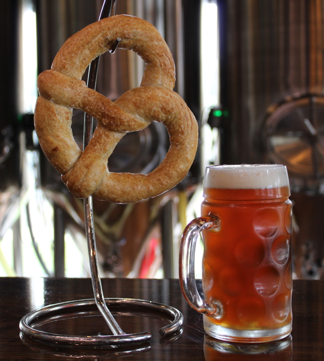 LARGE PRETZEL