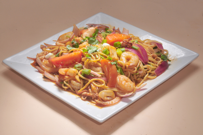 Tallarin Saltado de Mariscos