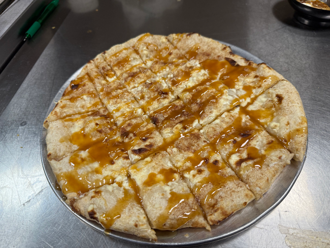 CARAMEL CHEESECAKE PIZZA