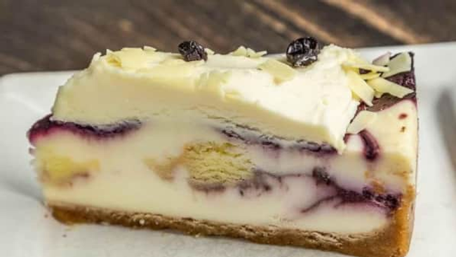 Blueberry Cobbler White Chocolate Cheesecake