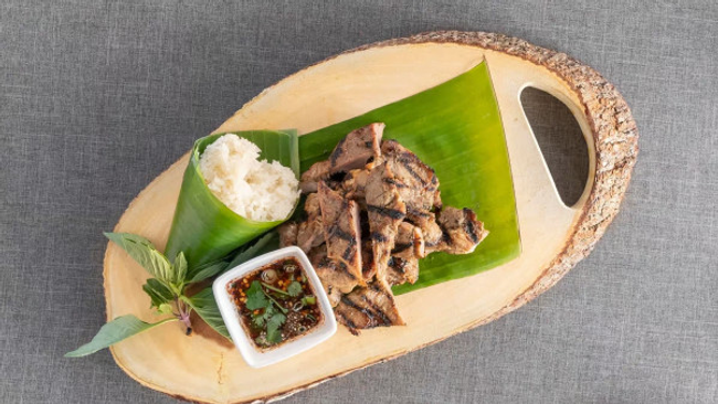 Moo Tohd Kratiem Phrik Thai