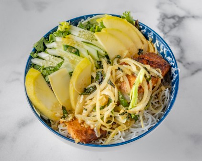 Bun Curry Salmon & Mango