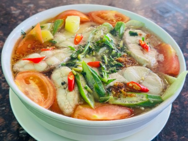 F1. Canh Chua Ca Bong Lau
