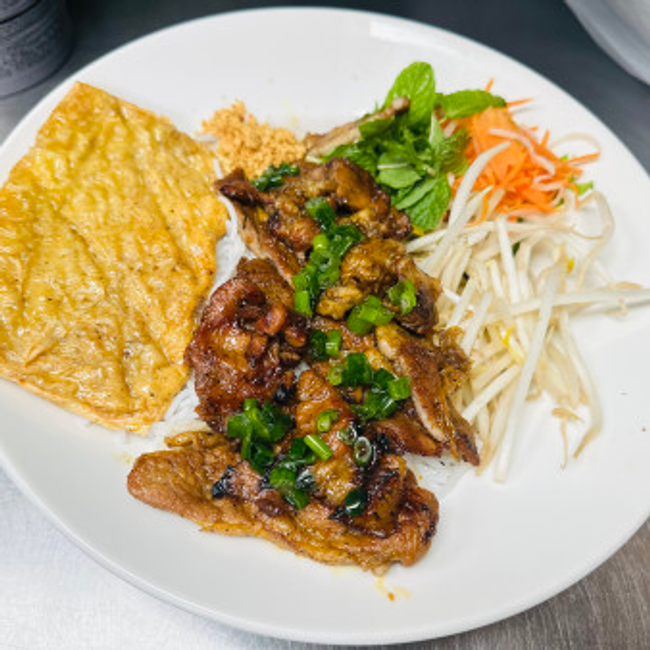 B3. Bun Thit Nuong Dau Hu Ky/Vermicelli with Meat and Stuffed Bean Curd