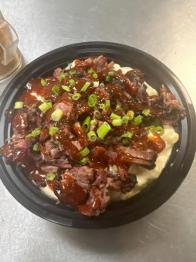 Mac & Cheese w/ BBQ Meat