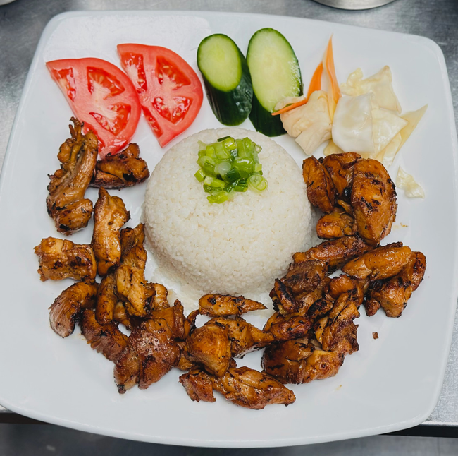 R5. Com Ga Nuong Sa Mat Ong/Rice with Honey Lemongrass Chicken