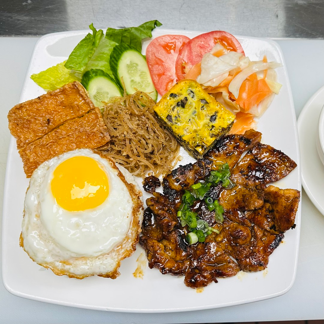 R1. Com Tam Dac Biet/Special Broken Rice Platter