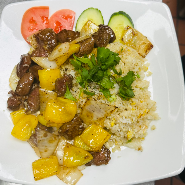 R11. Com Chien Bo Luc Lac/Shaking Beef Fried Rice