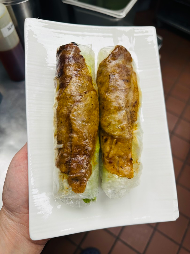 A8. Goi Cuon Bo Nuong/Grilled Beef Spring Rolls (x2)