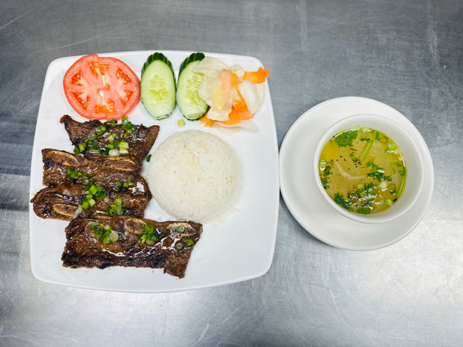 R7. Com Suon Bo Dai Han/Korean BBQ Beef Rib with Rice