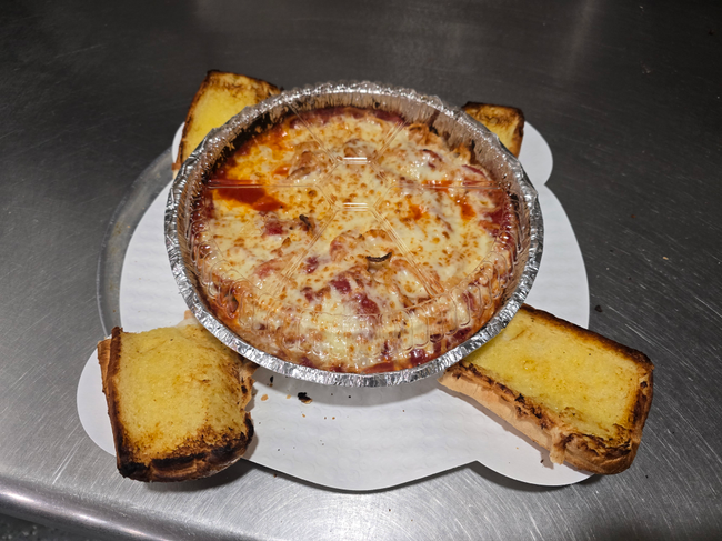 Spaghetti w/ garlic bread