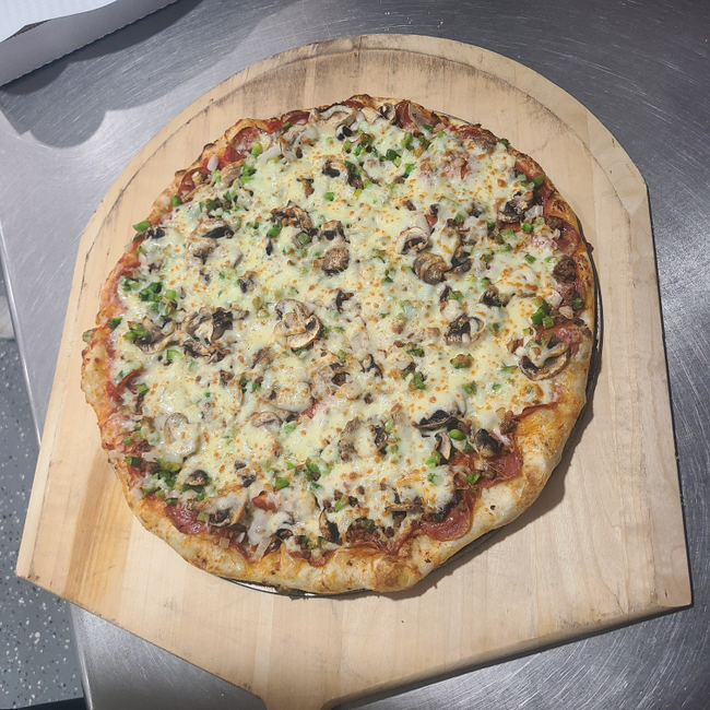 Deluxe Pizza - Cracker crust (16 inch)