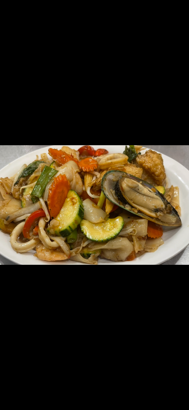Pad Kee Mao Seafood
