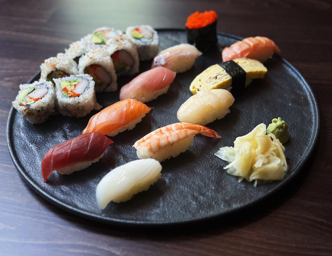 Sushi Roll Combo (10 pc nigiri) + maki