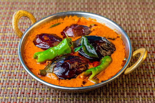 Baghara Baingan Mirch Ka Salan