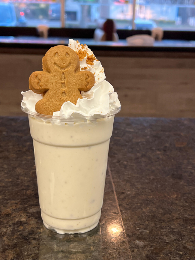 HOLIDAY GINGERSNAP EGGNOG SHAKE